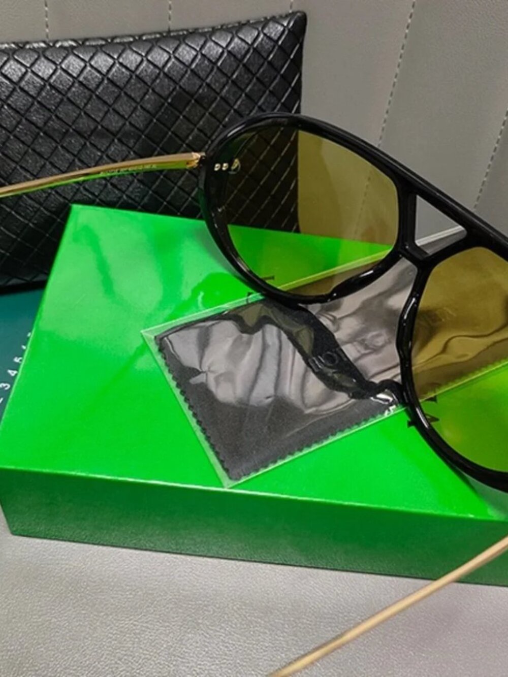 Bottega Veneta Two-Tone Aviator Sunglasses Yellow Tinted Lenses Gold Temple Hard - Picture 4 of 5
